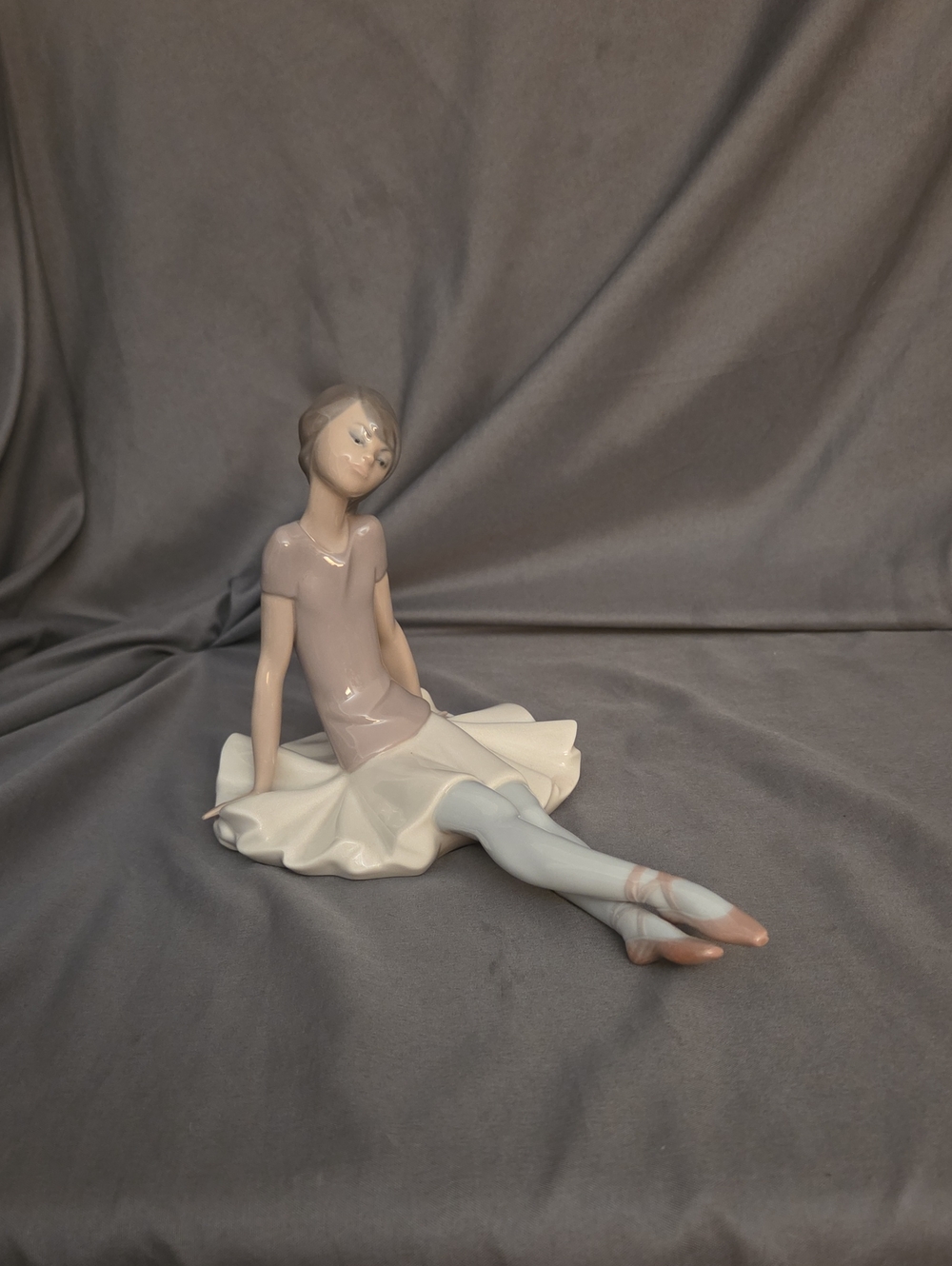 Retired Vintage Lladró "Phyllis" Seated Ballerina Porcelain Figurine #1356